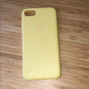Apple iPhone 8 yellow silicon case